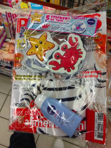 magazine parents octobre 2013 magazine parents octobre 2013 : des cadeaux et jouets de bain nivea baby offerts