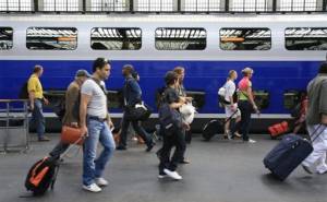 tgv voyageurs des personnes qui vont prendre un tgv