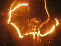 filament d'une ampoule incendescente
